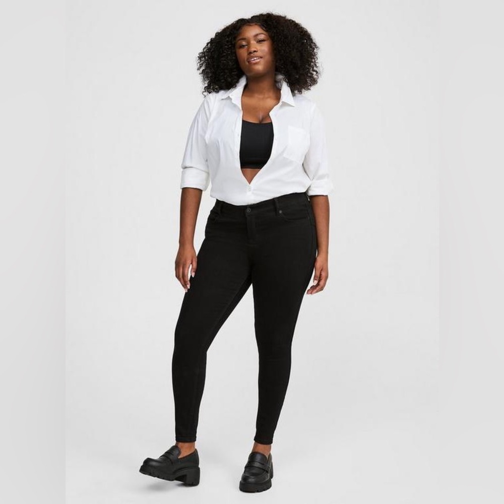 Torrid Women’s Bombshell Skinny Jeans Black – Size 16R